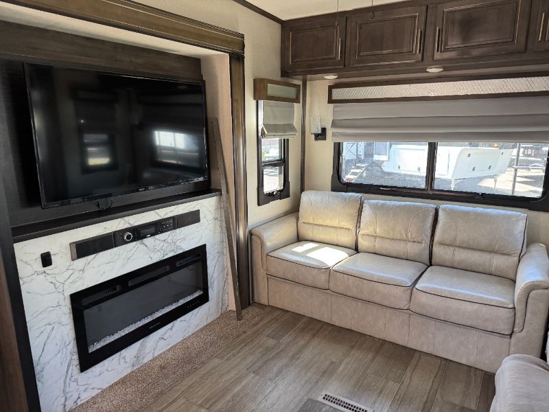 2020 Forest River Cardinal Luxury 345RLX - Image 8