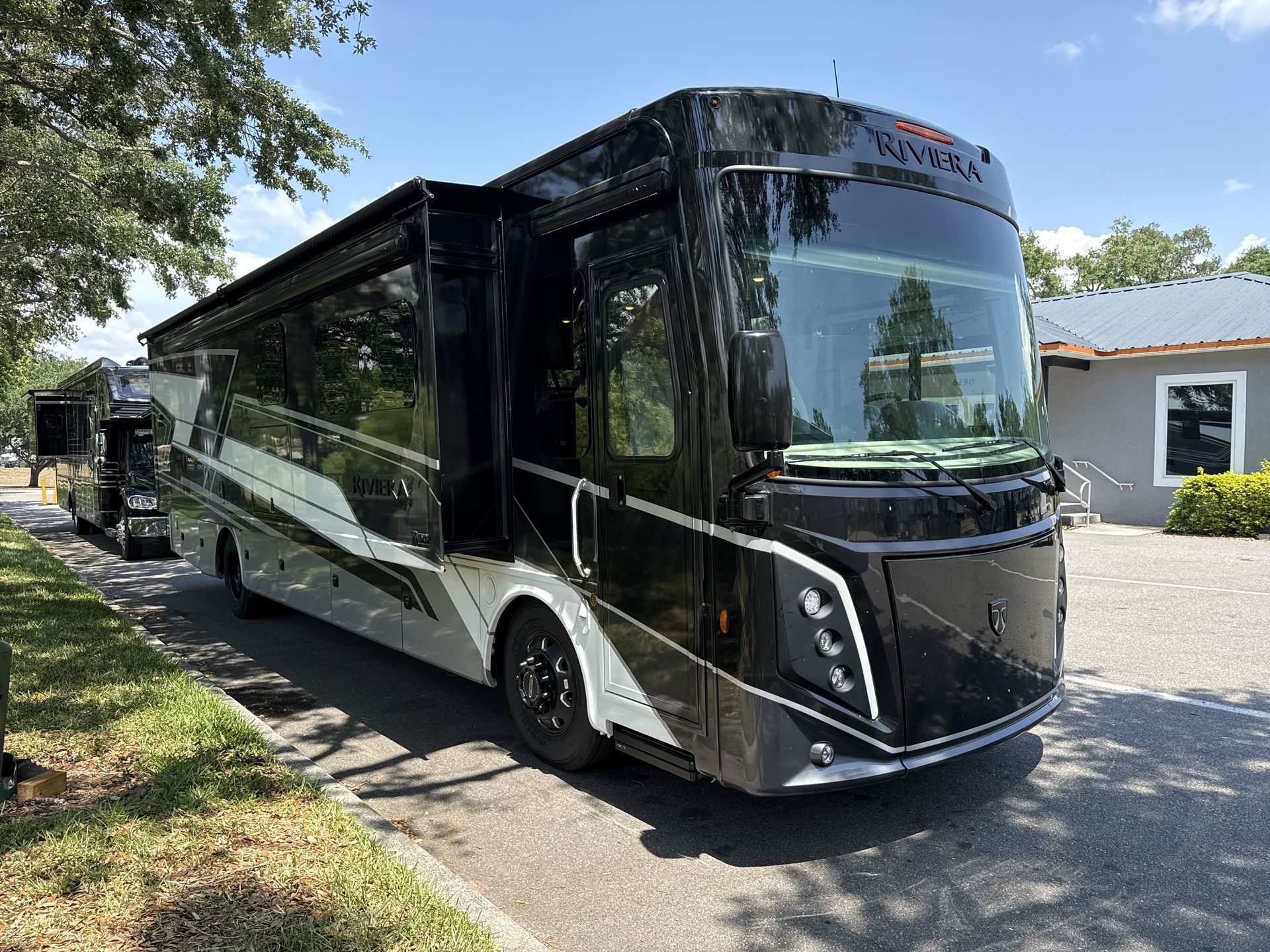 2026 Thor Motor Coach Riviera