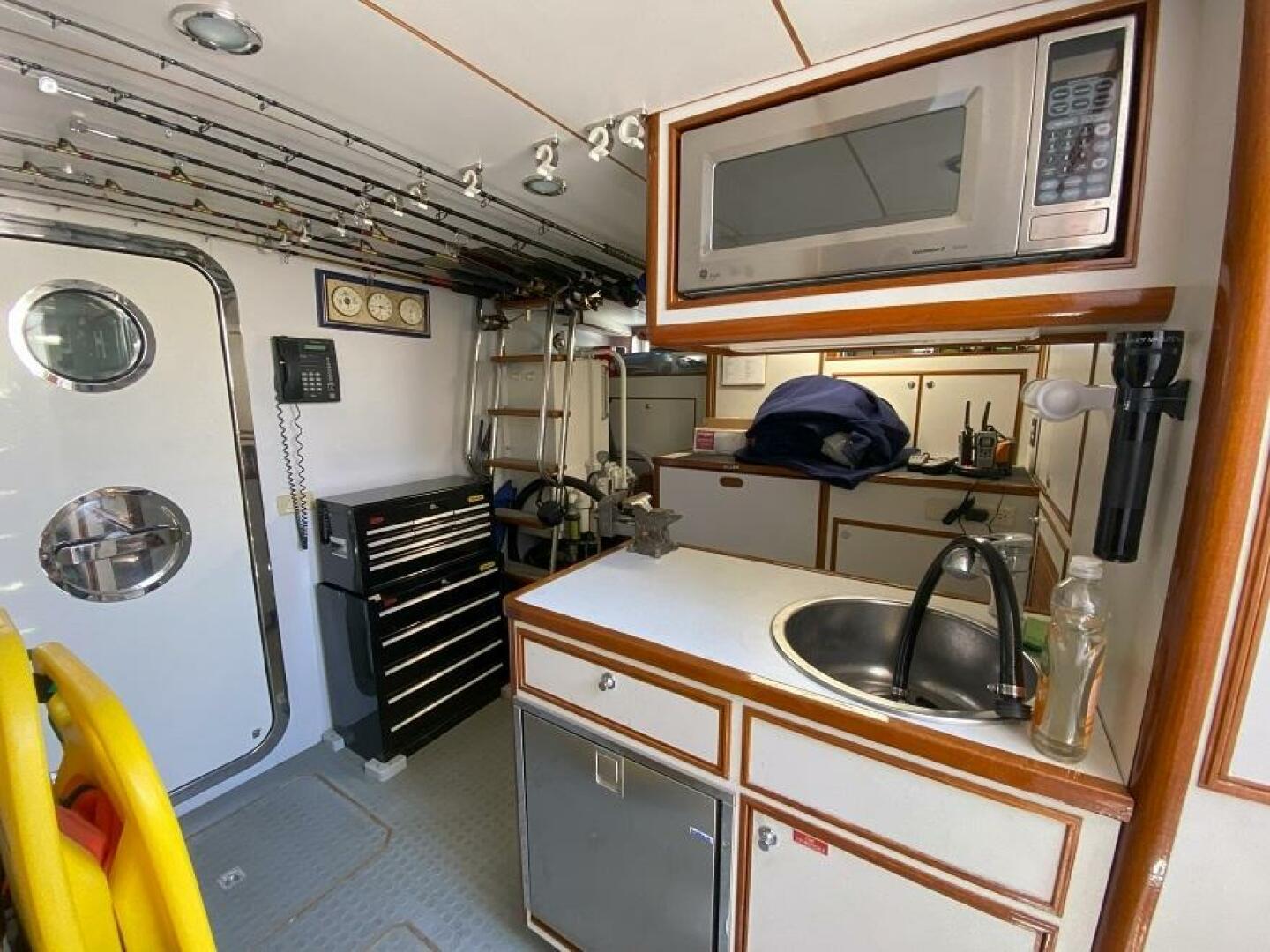 2005 Offshore Yachts - Image 30