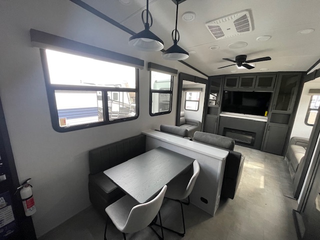 2025 ROCKWOOD SIGNATURE 375RL - Image 16