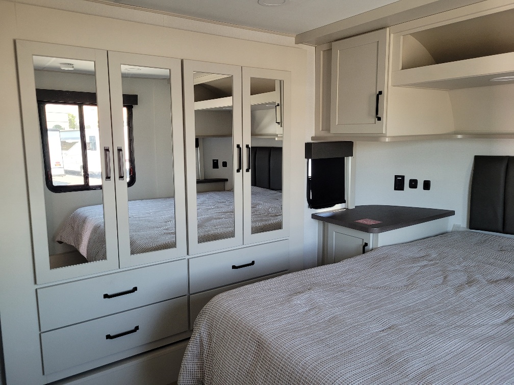 2026 Grand Design Momentum G-Class 325G - Image 19