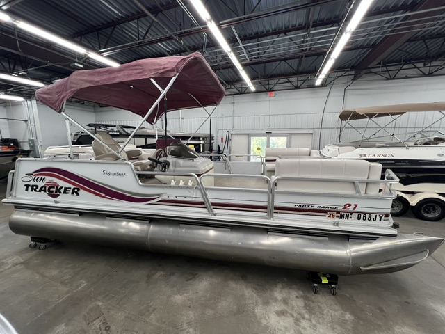 1997 SUN TRACKER PARTY BARGE 21 - Image 5