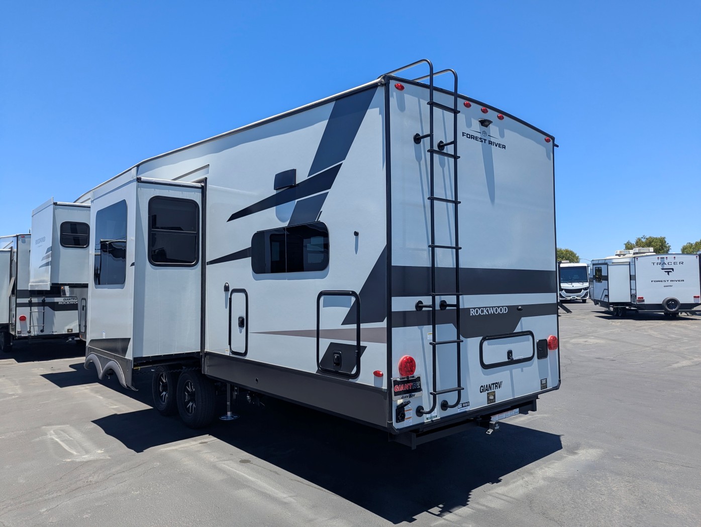 2026 Forest River Rockwood Signature R371RK - Image 6