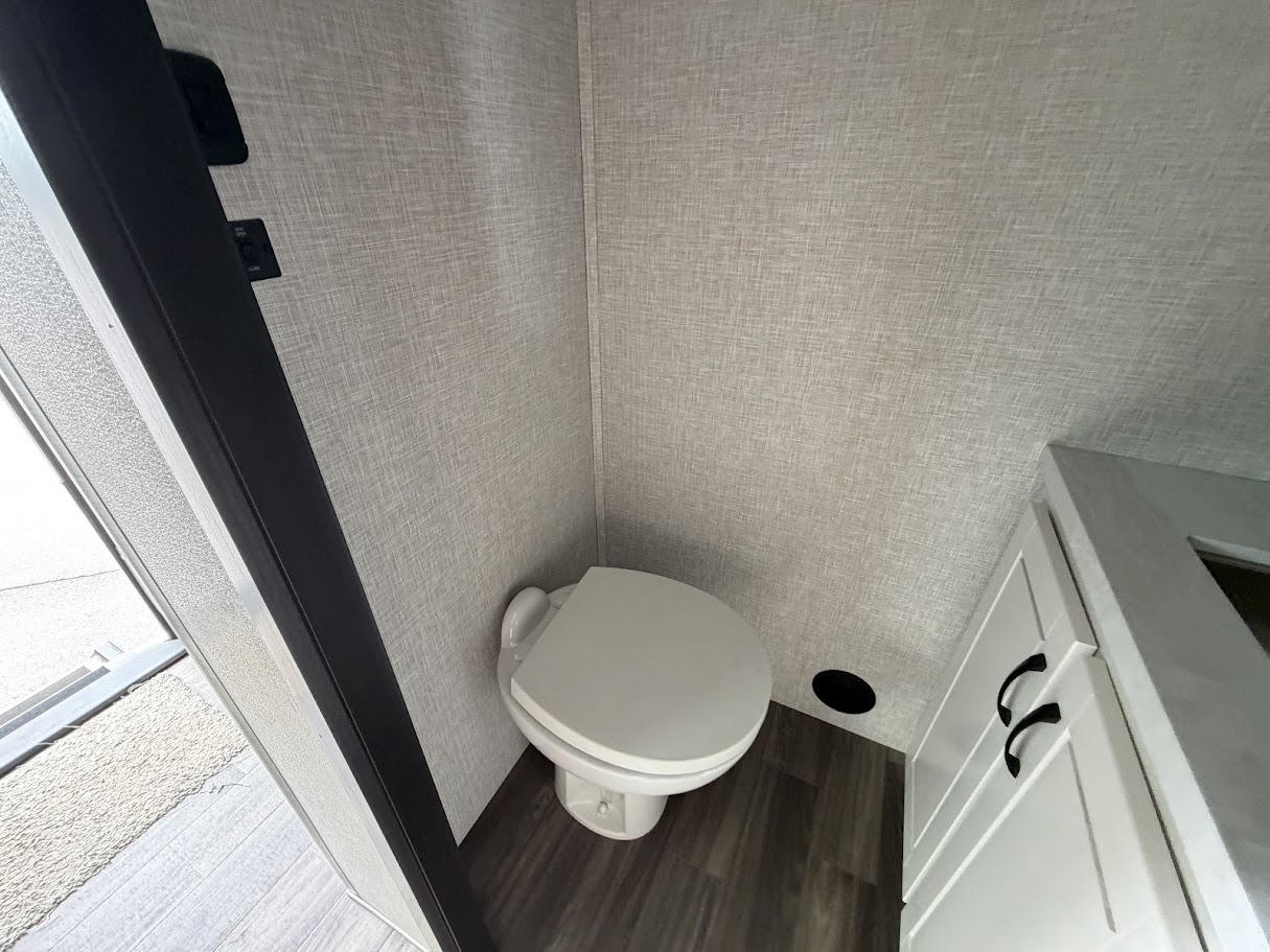 2025 JAYCO NORTH POINT 382FLRB - Image 30