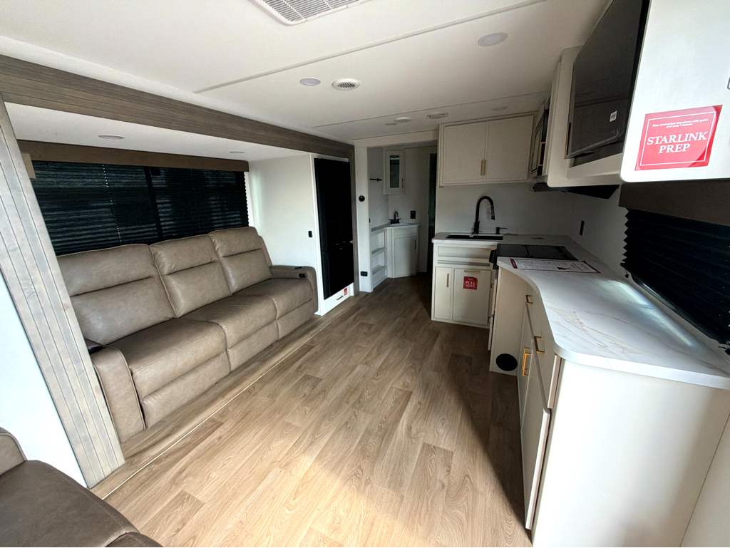 2027 GRAND DESIGN TRANSCEND 265BHT - Image 16