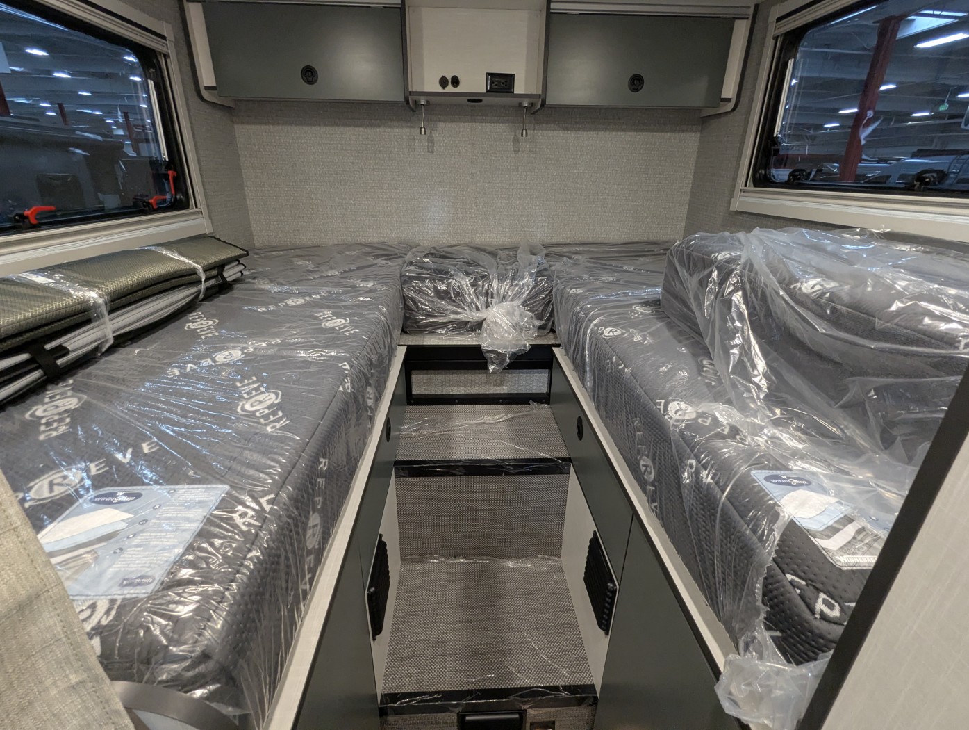 2026 Winnebago EKKO Sprinter 23B - Pop-Top AWD - Image 17