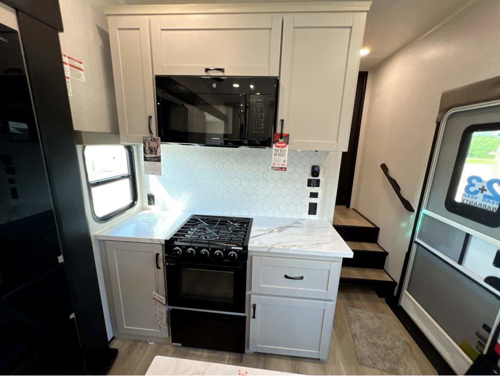 2026 JAYCO SEISMIC 395 - Image 13