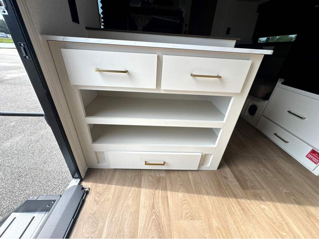 2027 GRAND DESIGN TRANSCEND 24BHX - Image 23