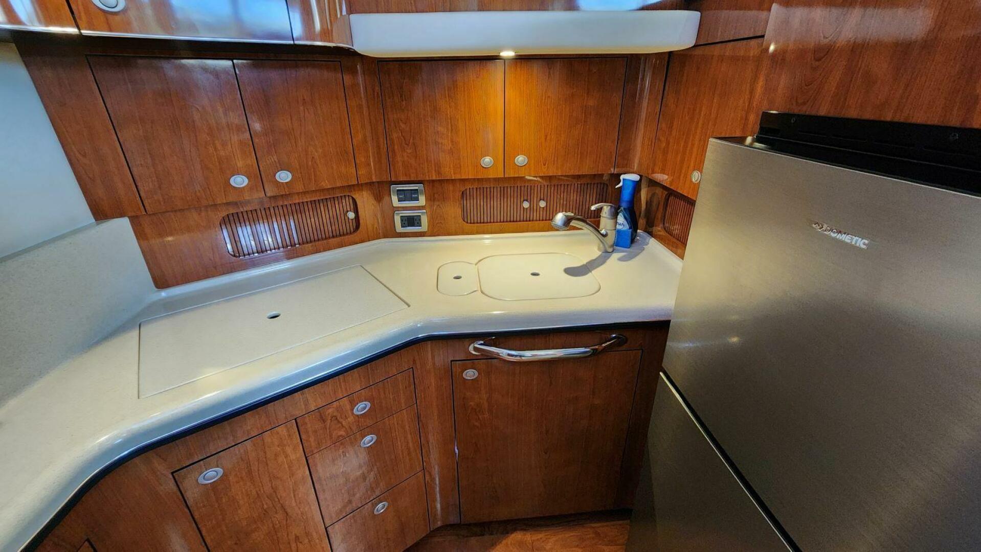 2004 Sea Ray 390 Motor Yacht - Image 42