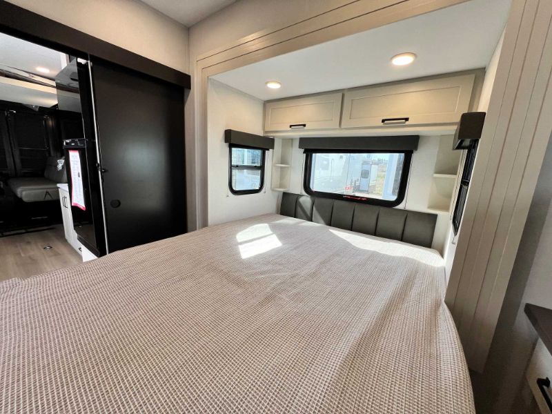 2026 Grand Design Momentum G-Class 21G - Image 17