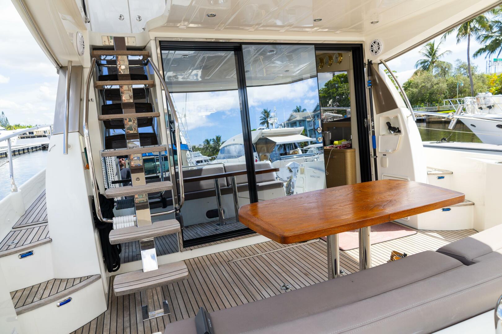 2018 Prestige 500 Flybridge - Image 11