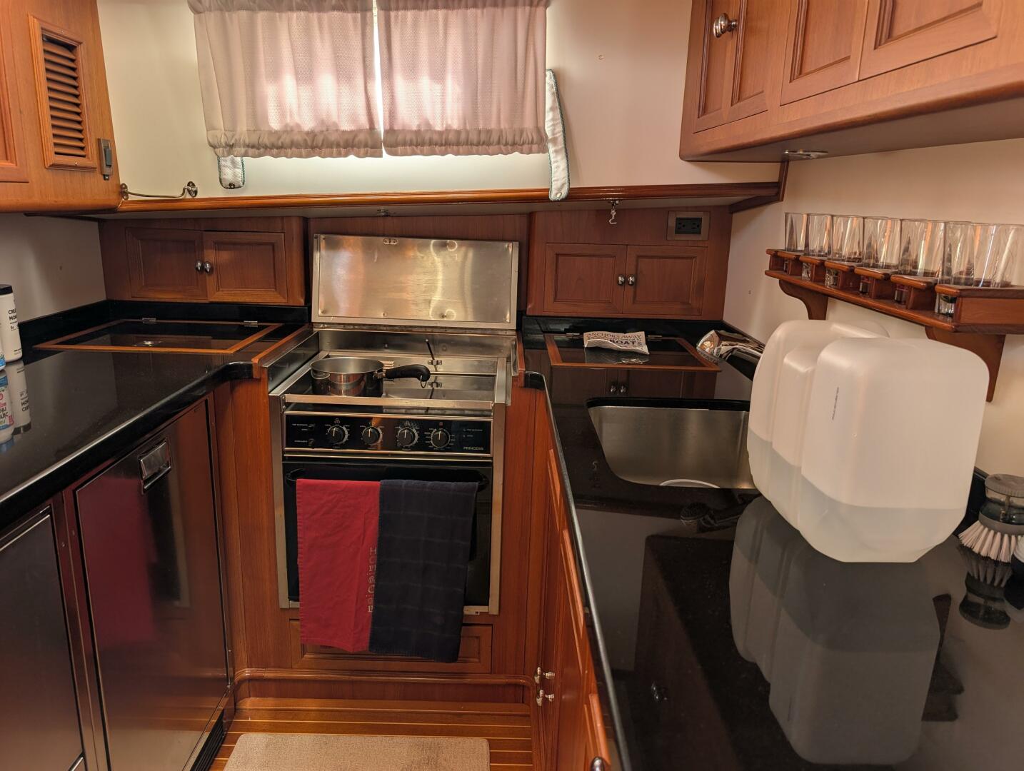2006 Grand Banks - Image 30