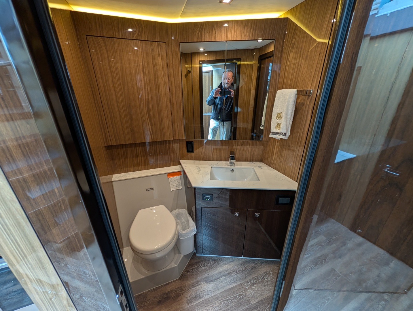 2022 Cruisers Yachts 54 Cantius - Image 45