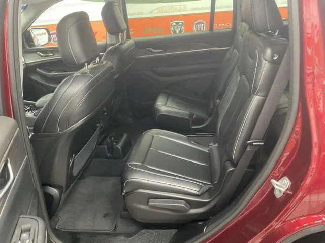2023 Jeep Grand-Cherokee-L Laredo Altitude 4x4 - Image 21