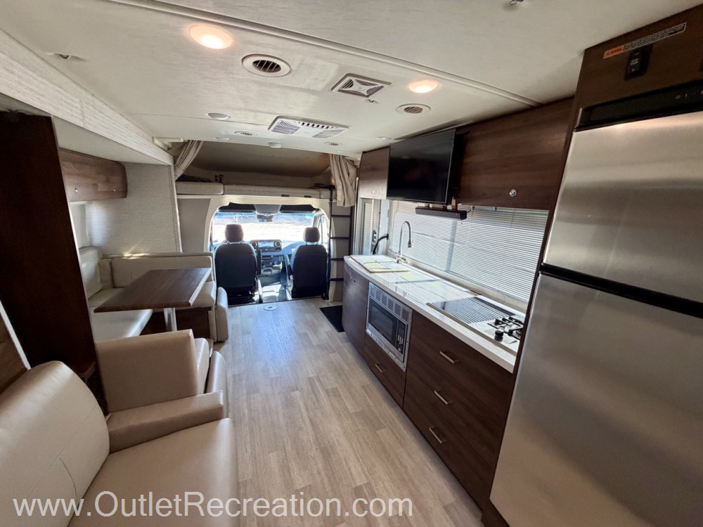 2020 Winnebago View 24D - Image 8