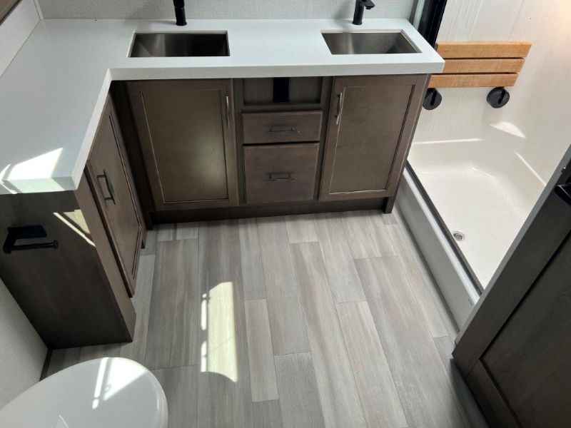 2023 Grand Design Solitude 380FL - Image 9