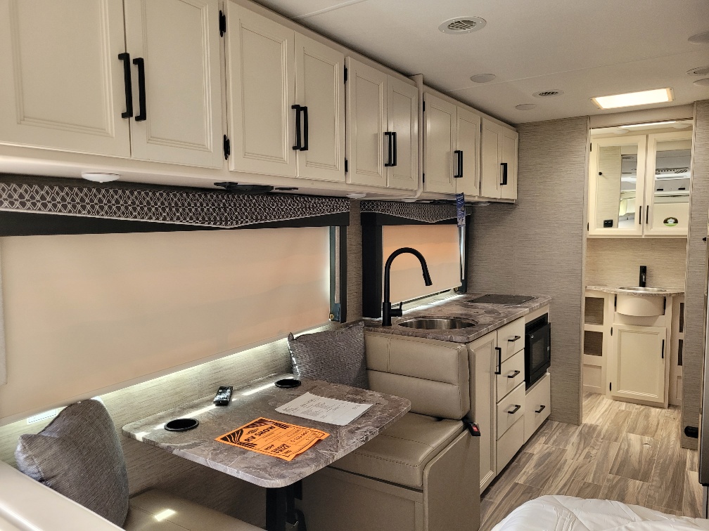 2023 Thor Motor Coach Vegas 24.3 - Image 10