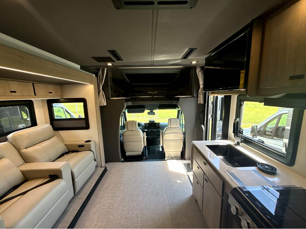 2027 Grand Design Lineage Series M 25FW - Image 16