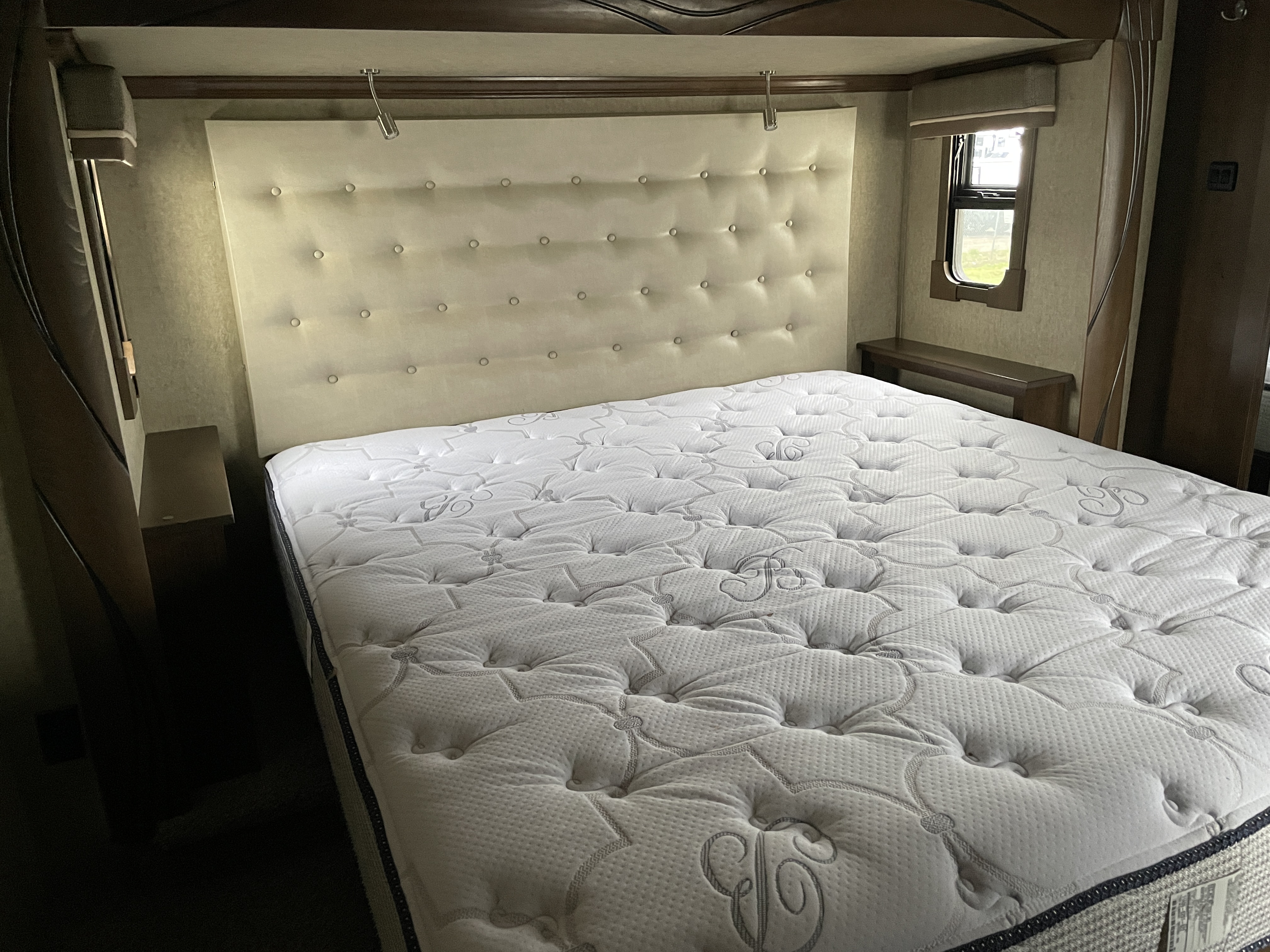 2018 Forest River Cedar Creek Champagne Edition 38EL - Image 21