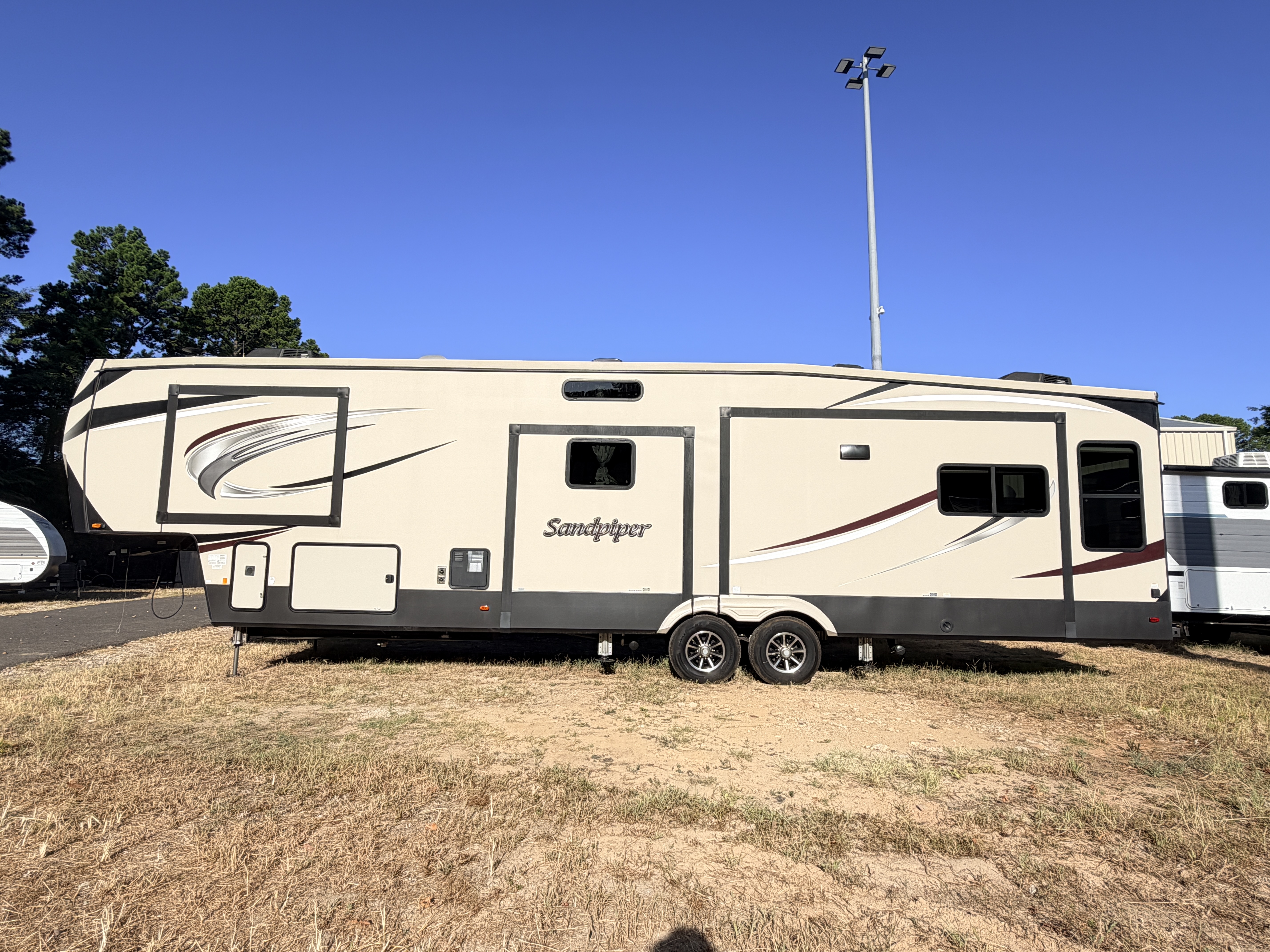 2020 Forest River Sandpiper 372LOK - Image 4