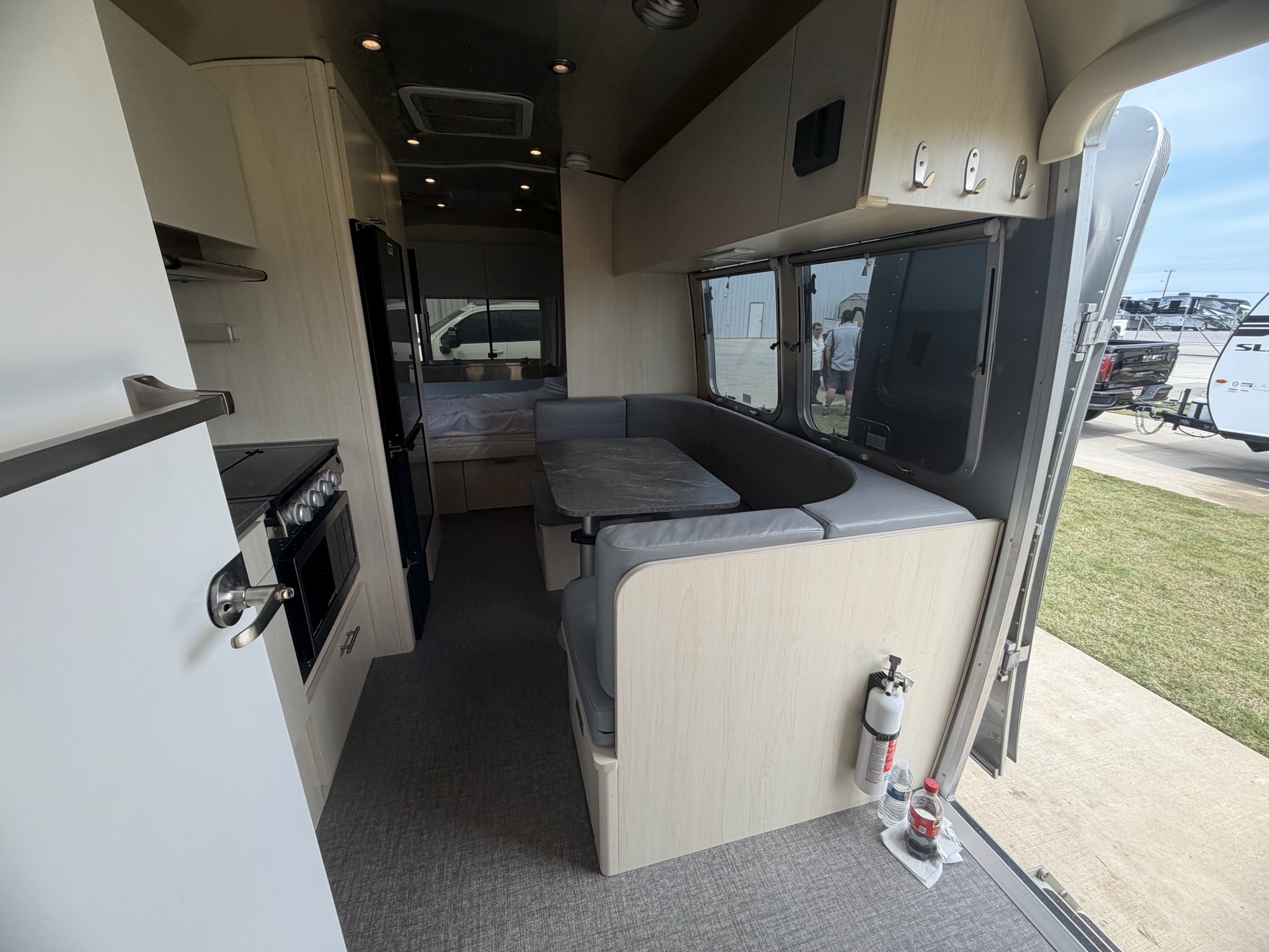 2024 AIRSTREAM FLYING CLOUD 23FB - Image 26