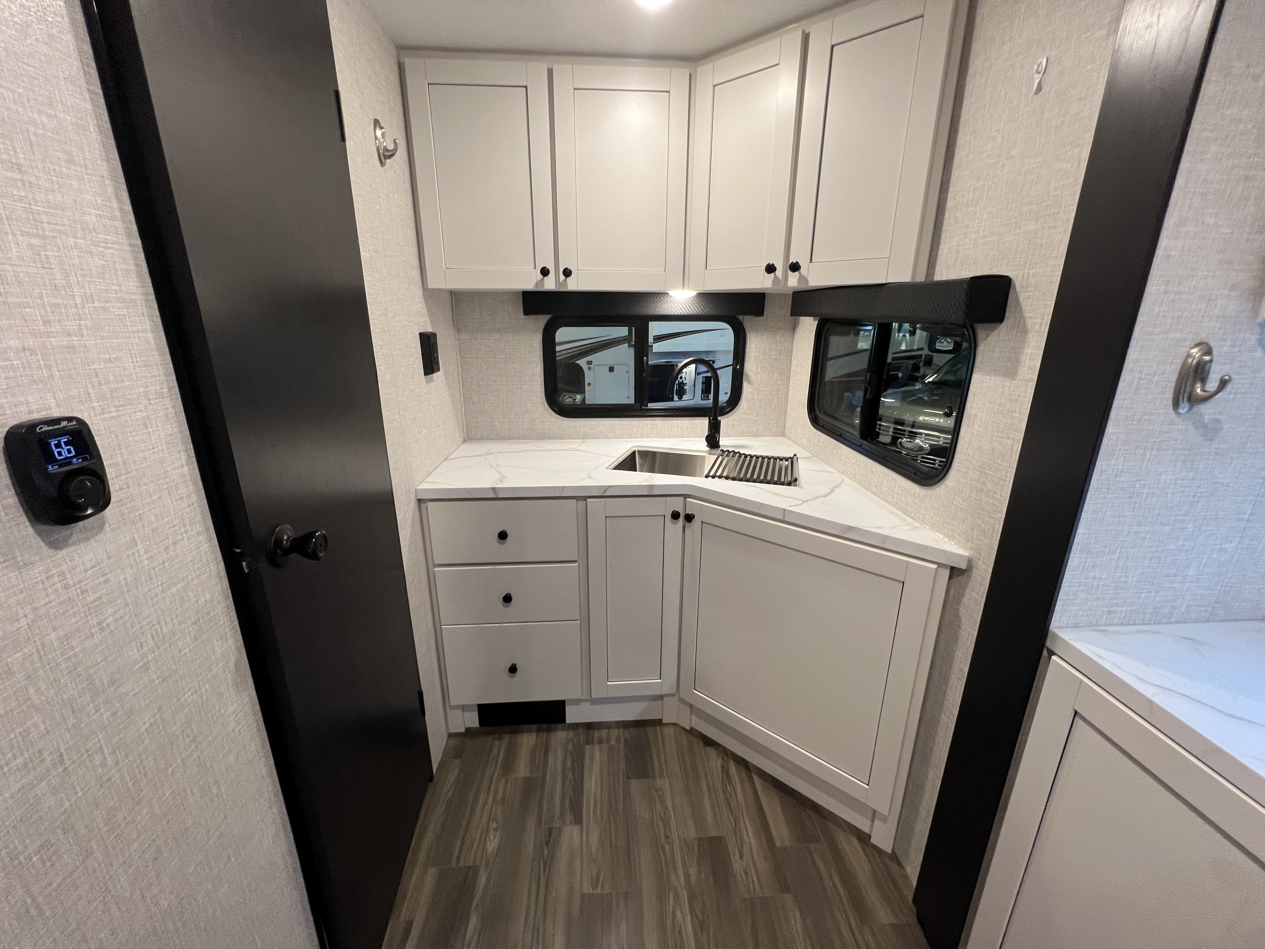2025 Highland Ridge Range Lite 225CK - Image 17