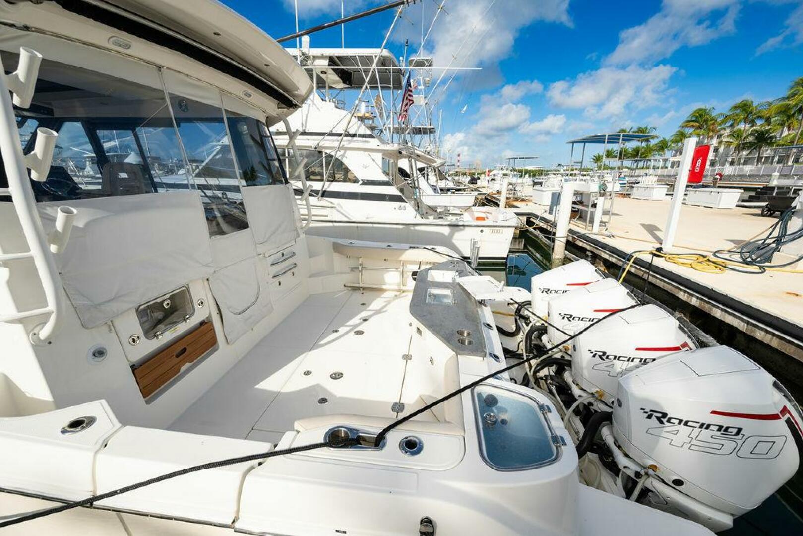 2023 Boston Whaler 405 Conquest - Image 18
