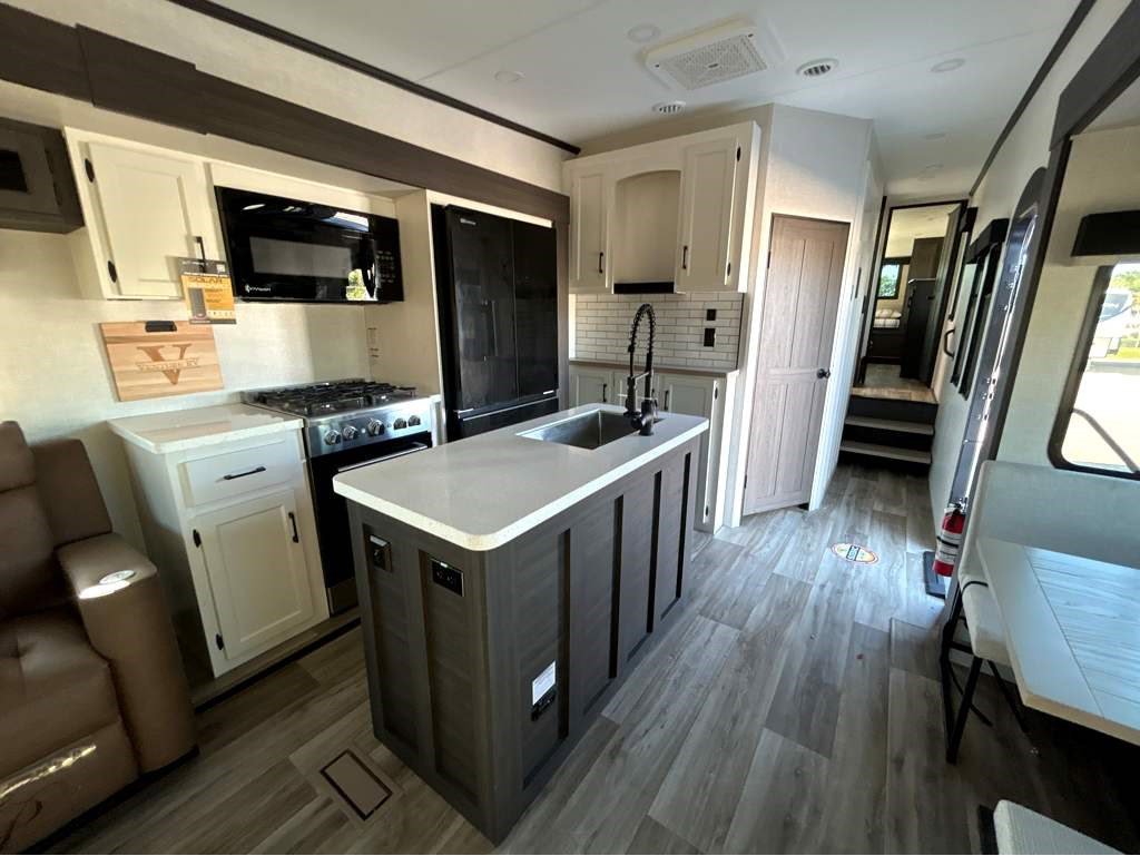 2026 VENTURE RV SPORTTREK 363VFR - Image 21