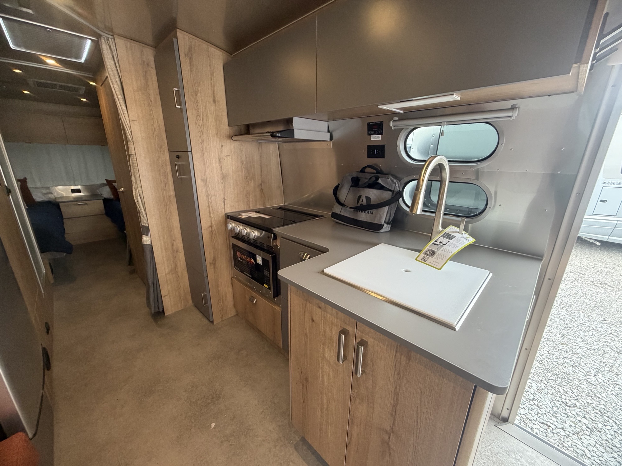 2027 AIRSTREAM TRADE WIND 27FBT - Image 13