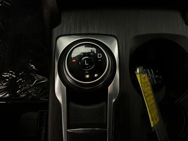 2022 Ford Escape Utility 4D Titanium AWD - Image 20