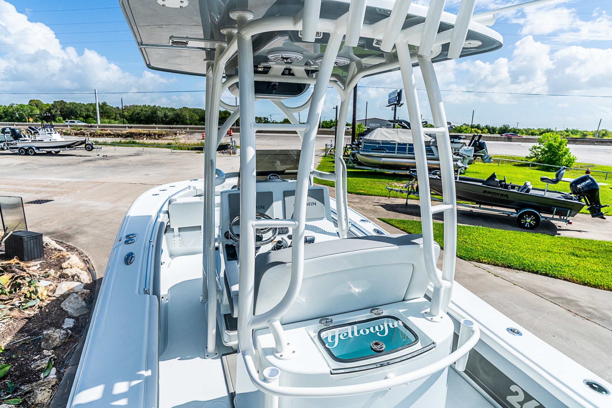 2027 YELLOWFIN 26 Hybrid Base - Image 8