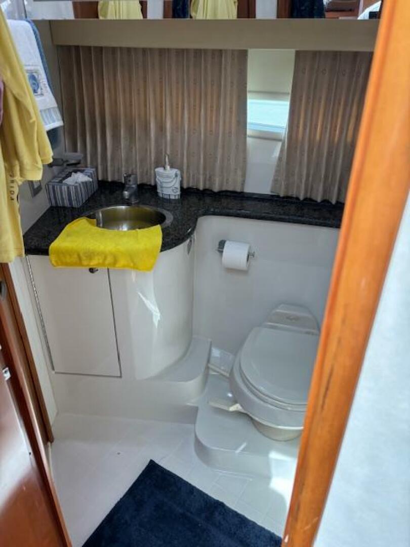 2006 Carver 43 Motor Yacht - Image 66