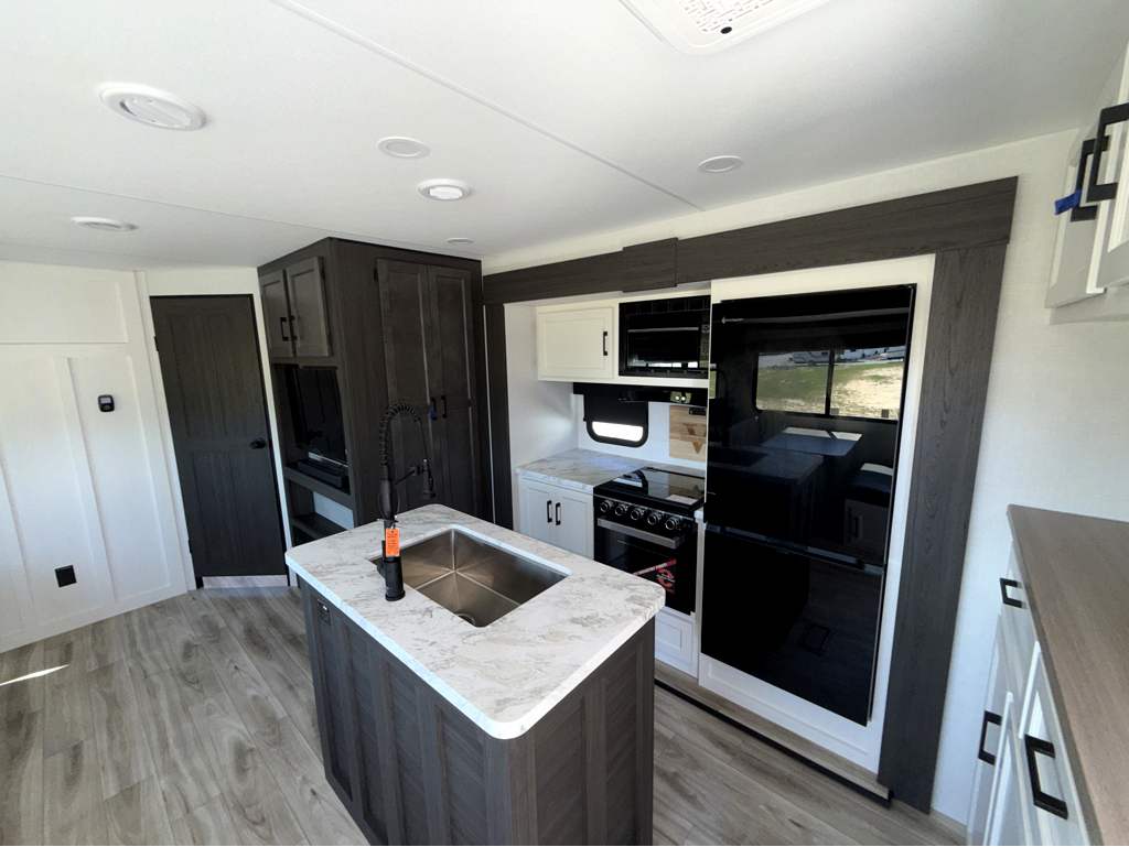 2026 VENTURE RV SPORTTREK 327VIK - Image 10