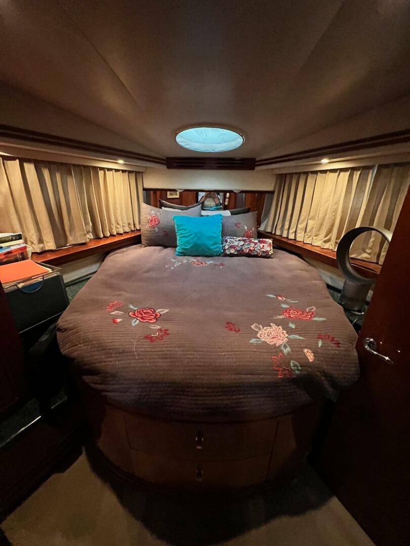 2000 Carver 506 Motor Yacht - Image 20
