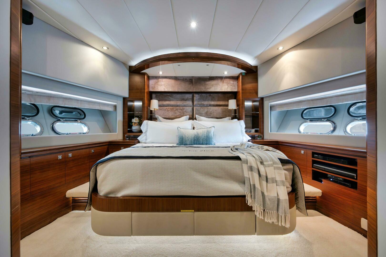 2012 Horizon P110 Tri-Deck - Image 22