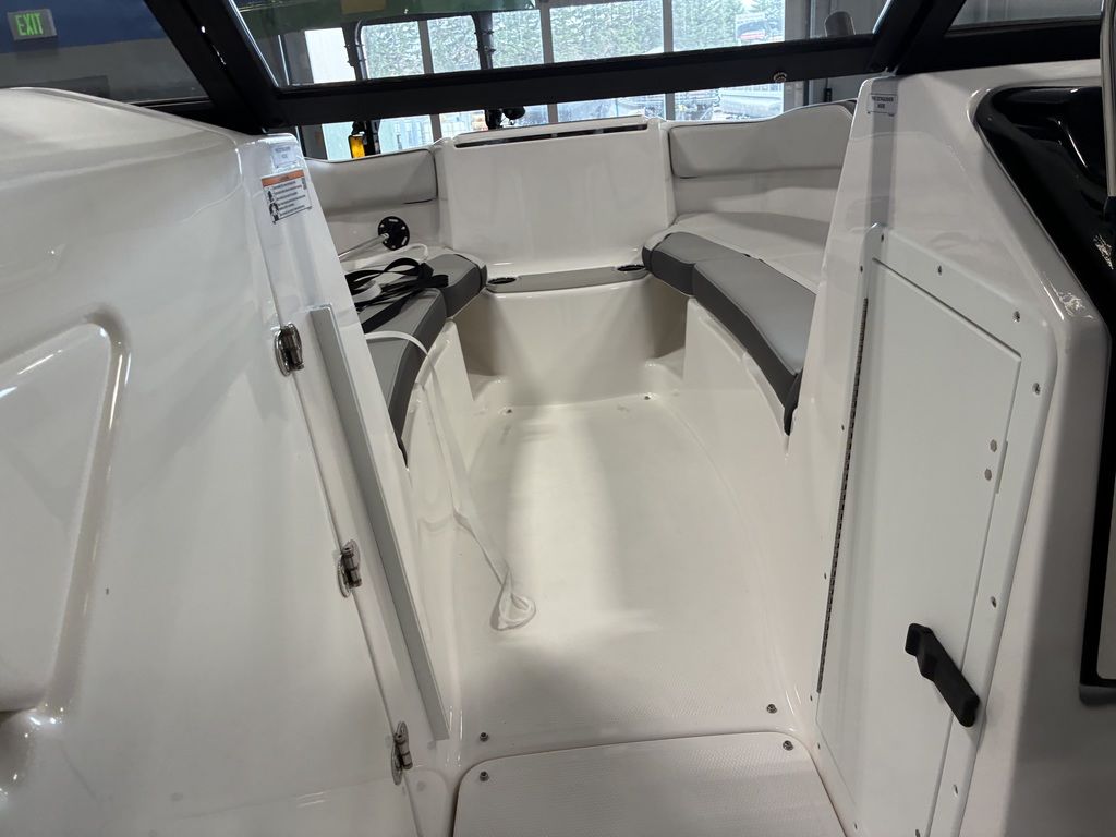 2026 Yamaha Boats AR250 - Image 11