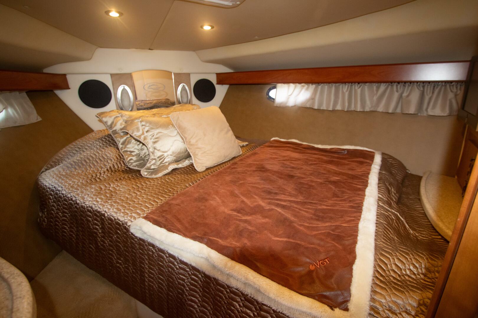 2008 Rinker 40 Express Cruiser - Image 10