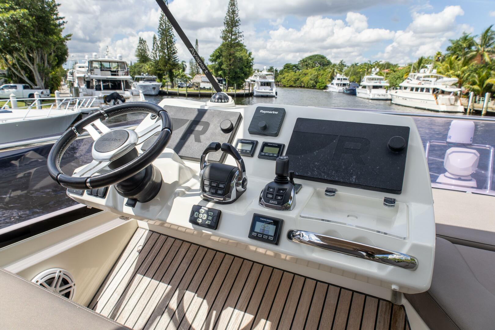 2018 Prestige 500 Flybridge - Image 31