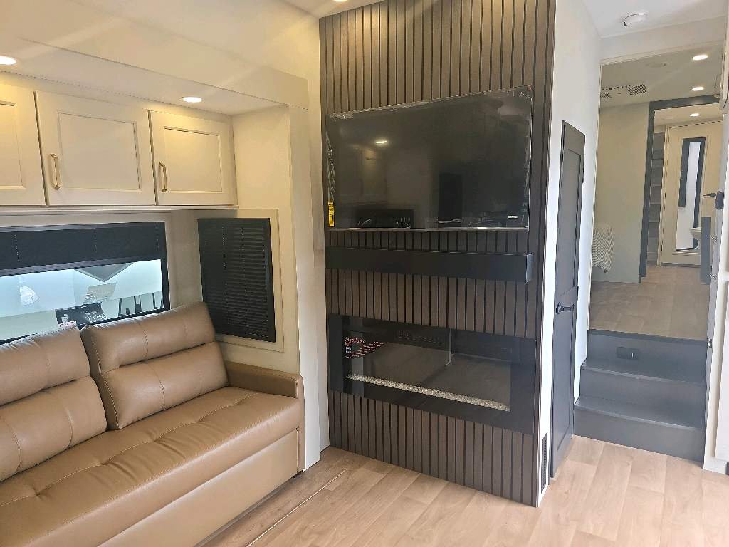 2027 GRAND DESIGN SOLITUDE 417KB - Image 11