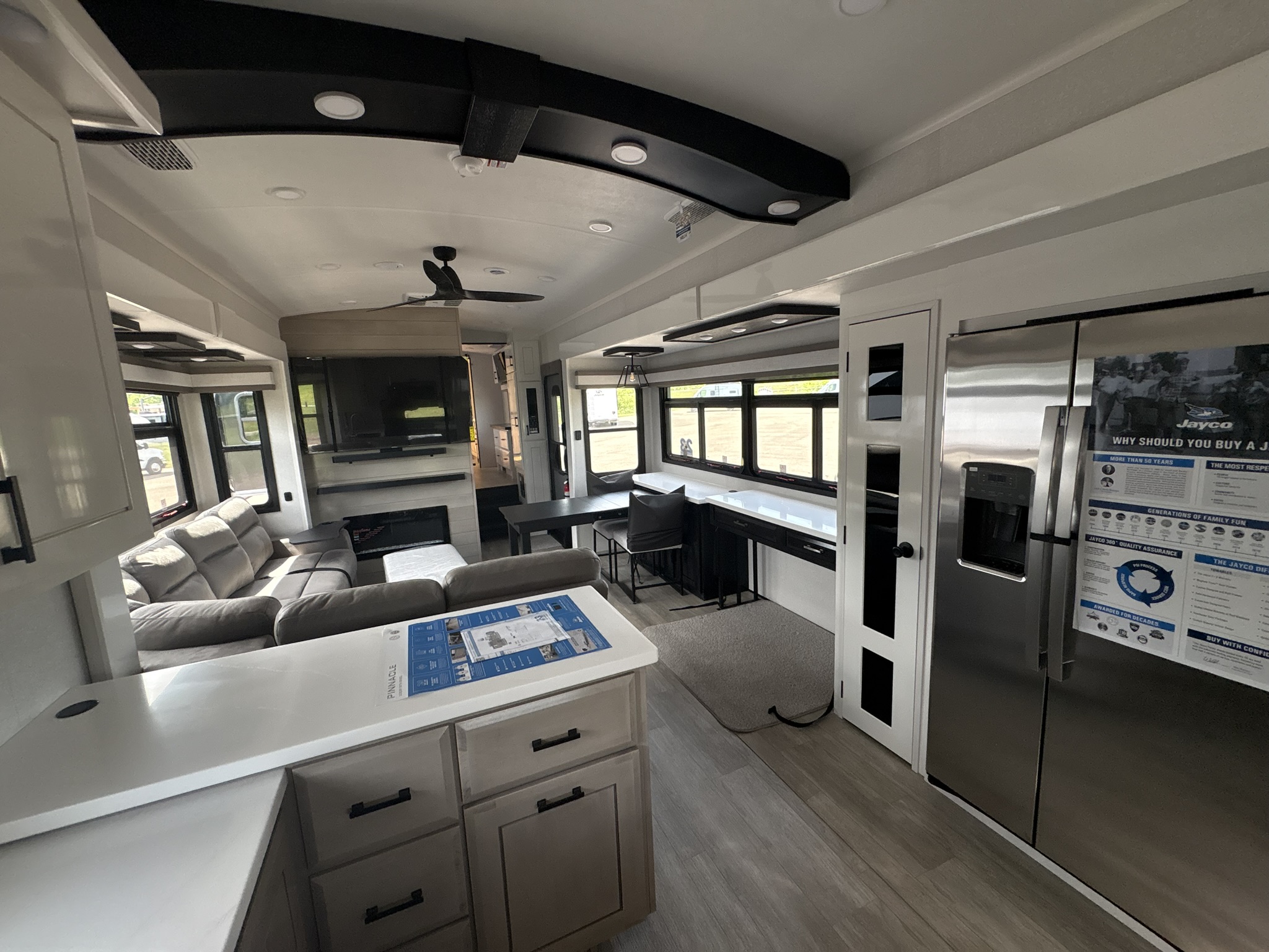 2026 JAYCO PINNACLE 38FBRK - Image 21