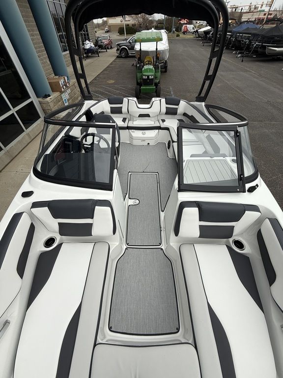 2025 Yamaha Boats AR195 - Image 11