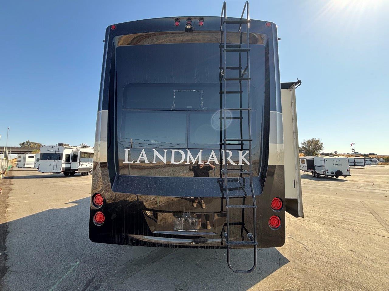 2018 Heartland Landmark 365 LM Oshkosh - Image 2