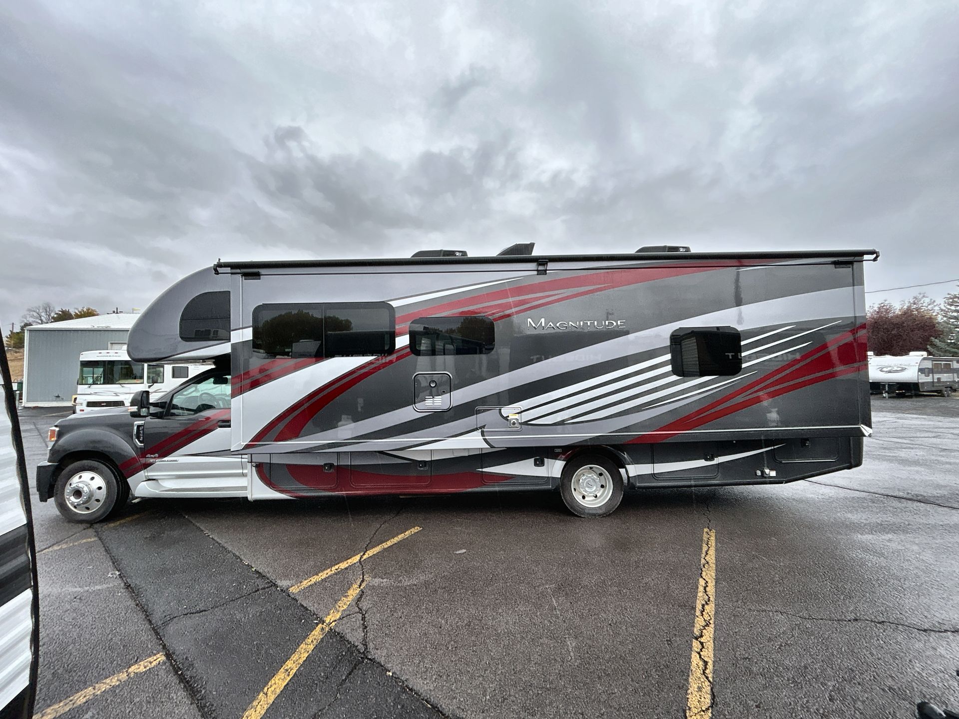 2021 Thor Motor Coach Magnitude SV34 - Image 9