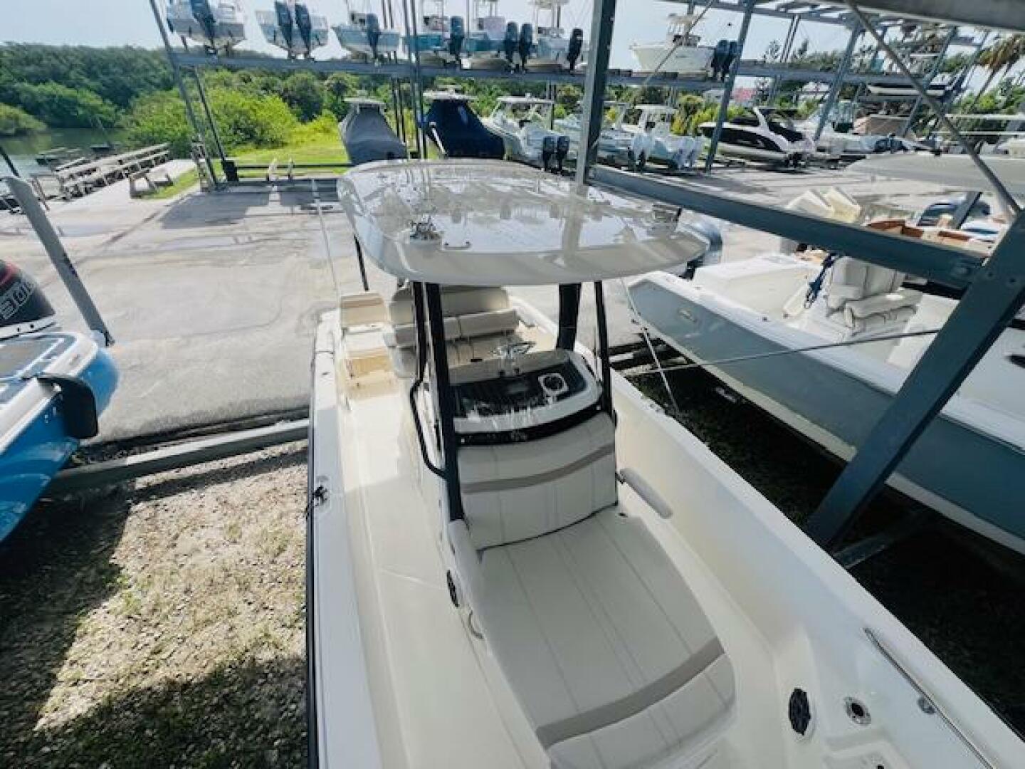 2023 Boston Whaler 250 DAUNTLESS Base - Image 11