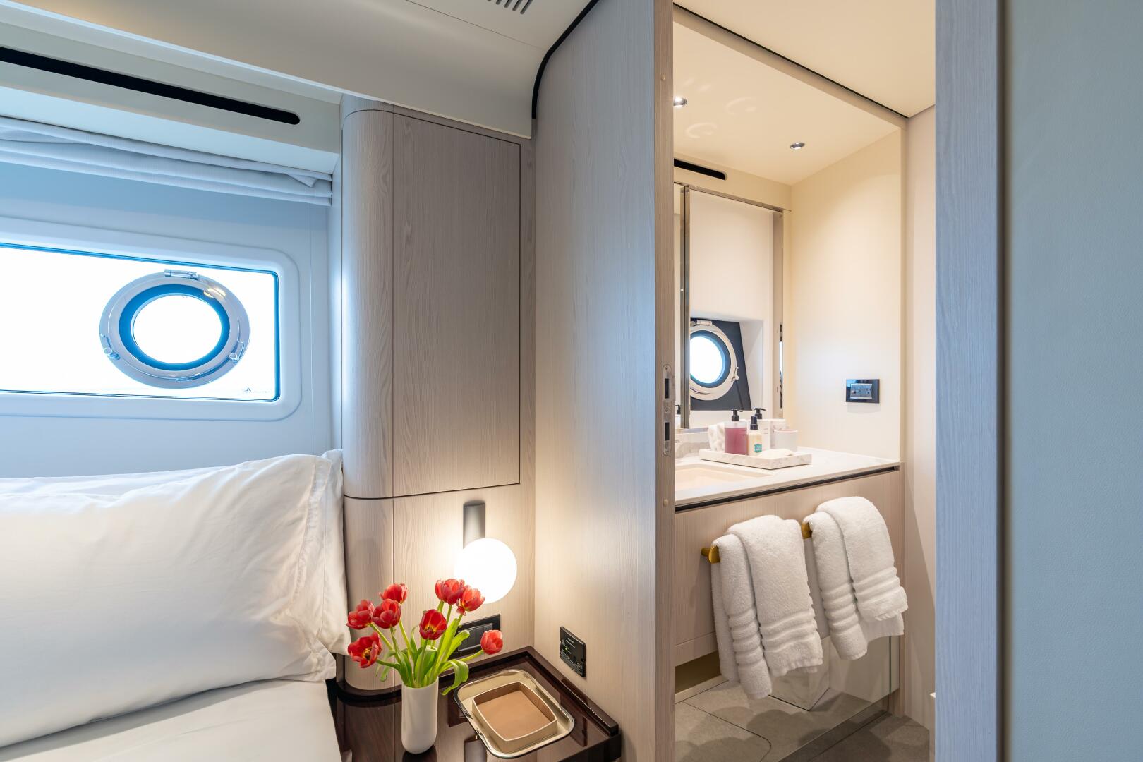 2022 Azimut 78 - Image 51