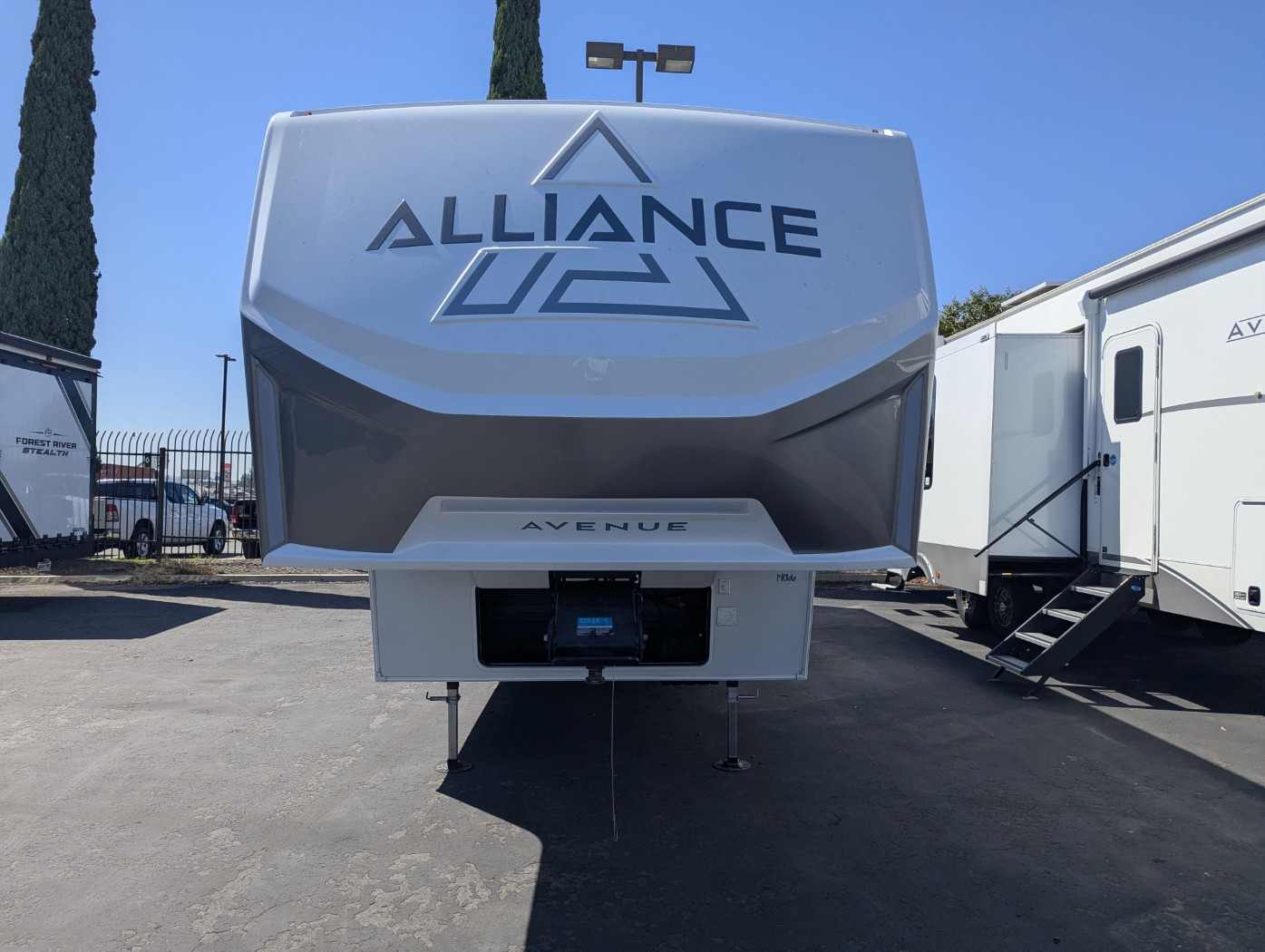 2027 Alliance RV Avenue 32RLS - Image 2