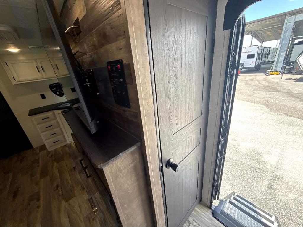 2024 VENTURE RV STRATUS 261VRB - Image 28