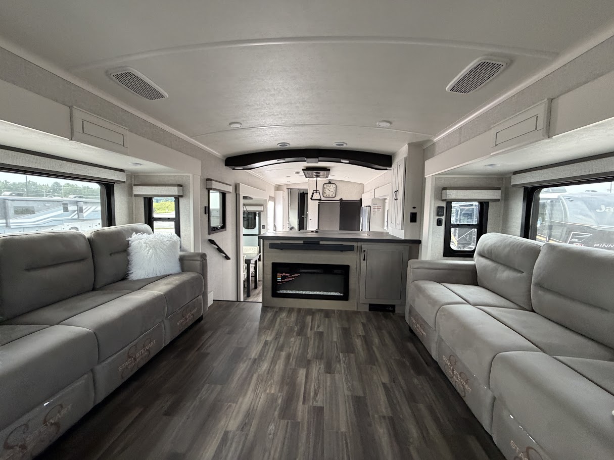 2025 JAYCO NORTH POINT 382FLRB - Image 13
