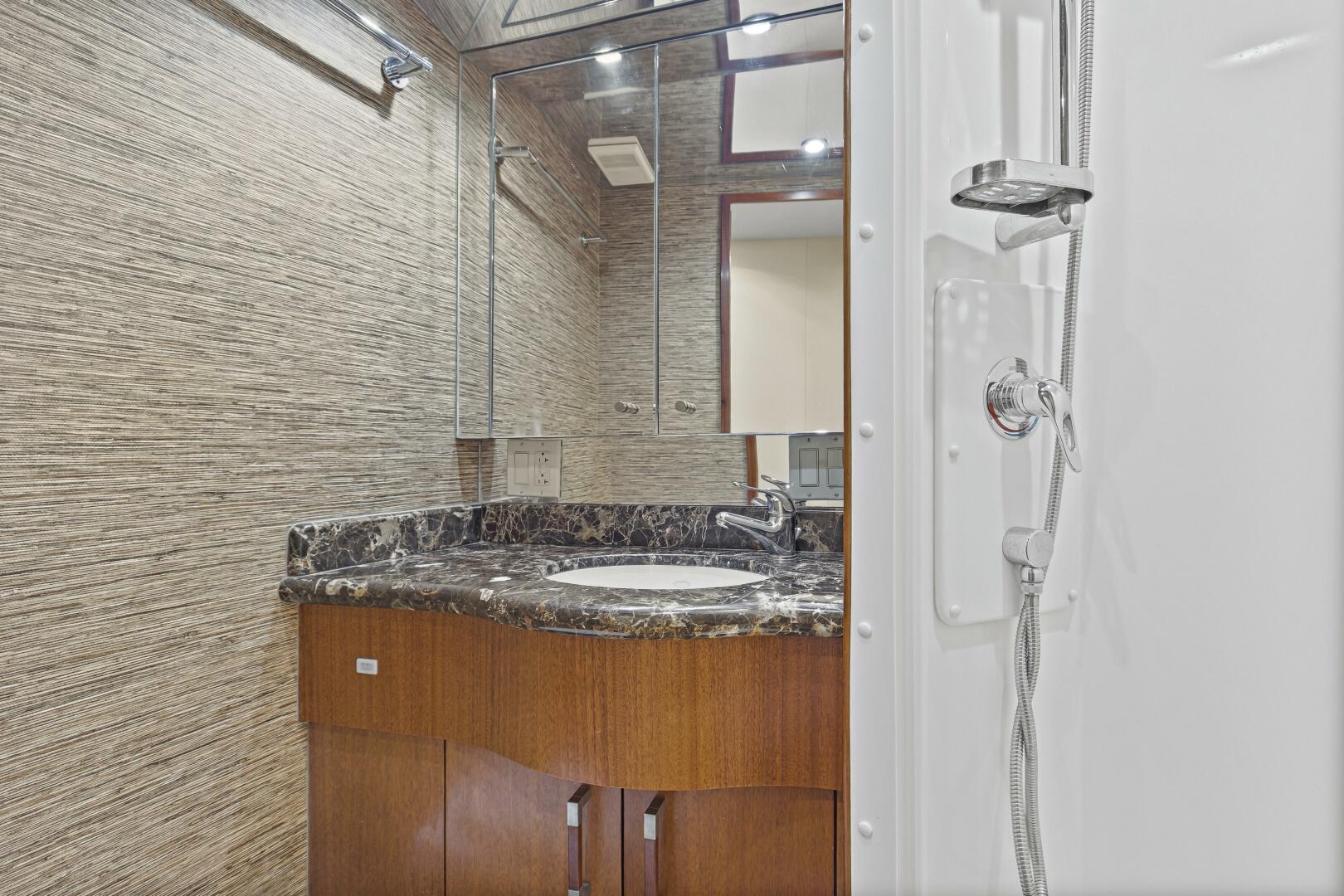 2008 Hatteras 60 Convertible - Image 25