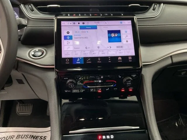 2023 Jeep Grand-Cherokee-L Laredo Altitude 4x4 - Image 15
